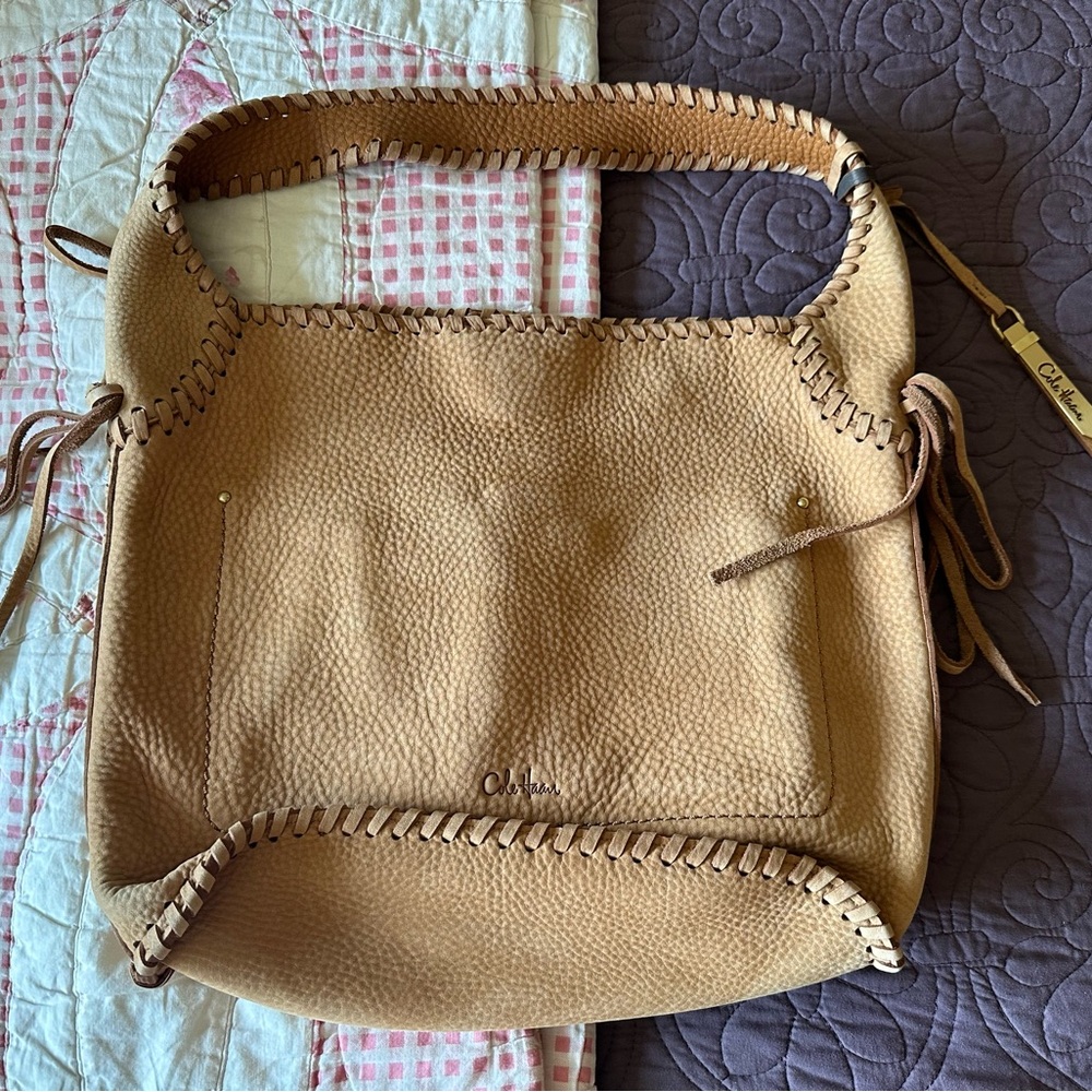 Pristine COLE HAAN Tan Pebbled Leather Tote Bag Purse w attached Zip Pouch